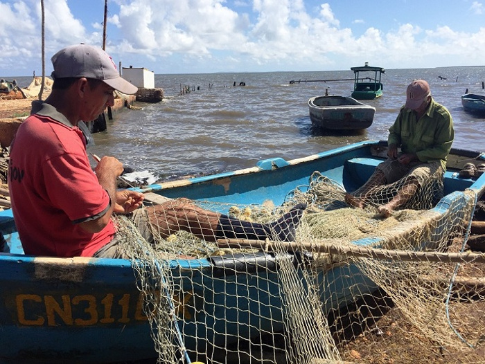 Foto: Del autor Pescadores de Puerto Piloto se alistan para salir al mar
