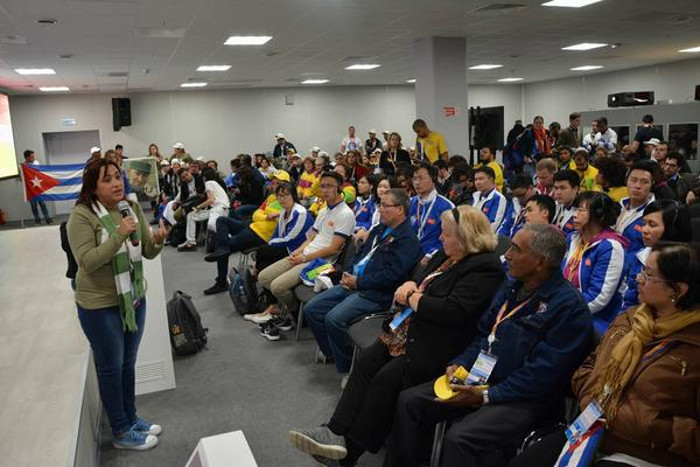 Susely Morfa González, Secretaria Nacional de la Unión de Jóvenes Comunista y presidenta de la delegación cubana, interviene en el Panel de Solidaridad con Cuba.  Foto: Roberto Suárez, enviado especial de Juventud Rebelde. Voces de Cuba encuentran eco en Sochi