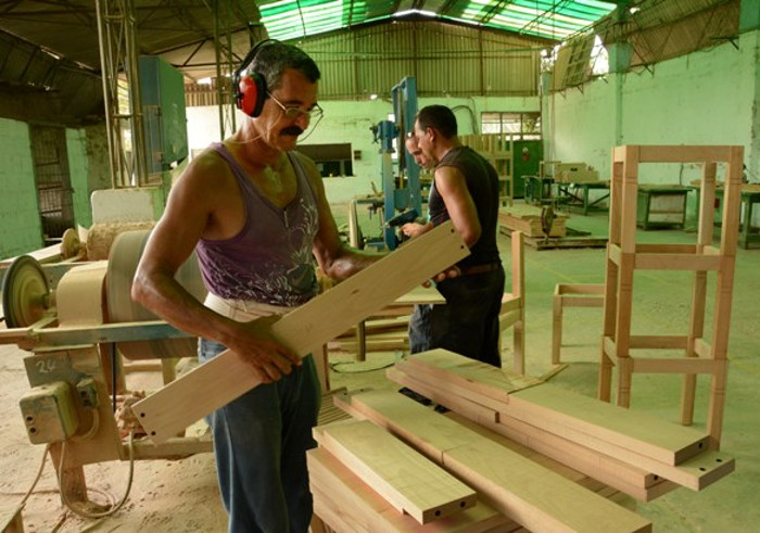 Foto: Tomada de www.cadenagramonte.cu Elaboran en Camagüey muebles para el turismo