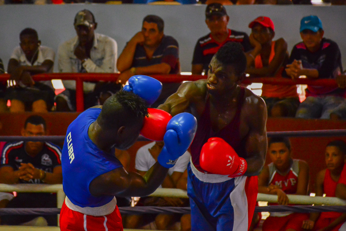 Fotos: Leandro Pérez Pérez/Adelante Boxeo en la “Titi” Basulto: con actuación casi perfecta