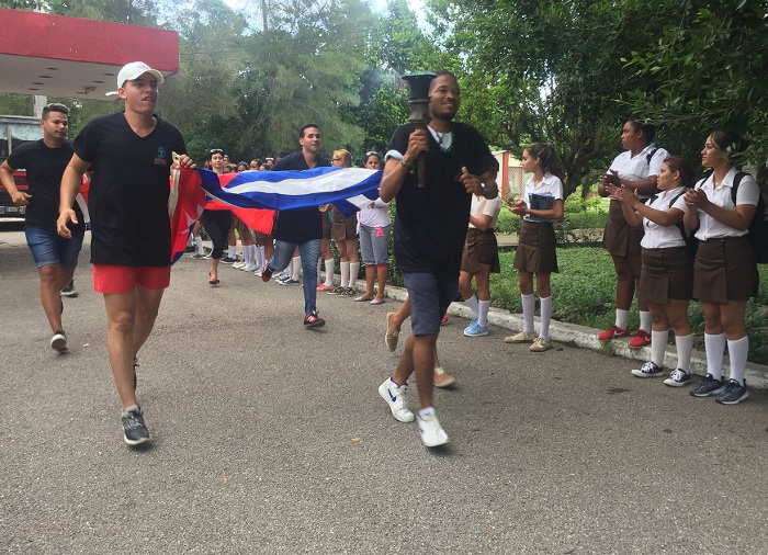 Foto: Del autor Antorcha universitaria recorrió calles camagüeyanas