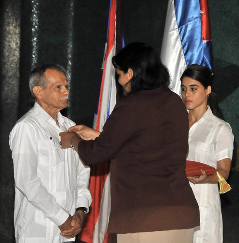 Fotos: Tomada de ACN Oscar López Rivera recibe en Cuba Orden de la Solidaridad