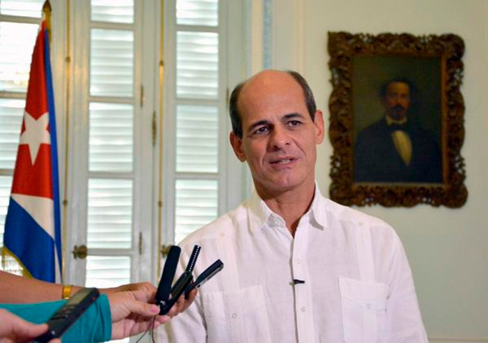 Rogelio Sierra Díaz, Viceministro cubano de Relaciones Exteriores, ofrece declaraciones con motivo de las medidas coercitivas adoptadas por el Consejo de Asuntos Exteriores de la Unión Europea contra Venezuela, en la sede de la cancillería cubana. Foto: Yaciel Peña de la Peña /ACN  Cuba rechaza sanciones de la Unión Europea contra Venezuela