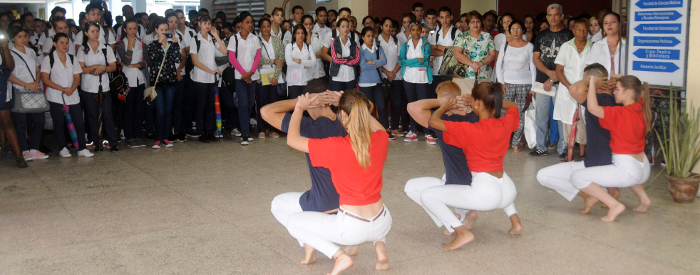 Estudiantes camagüeyanos homenajearon a sus hermanos fusilados