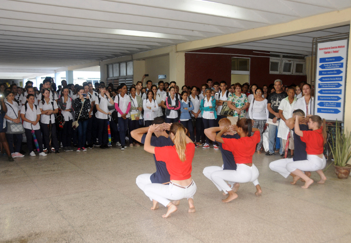 Fotos: Del autor Estudiantes camagüeyanos homenajearon a sus hermanos fusilados