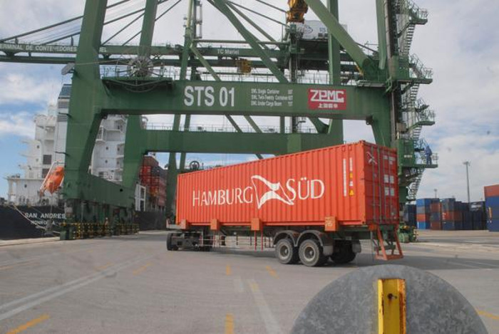 En la Terminal de Contenedores de la Zona Especial de Desarrollo Mariel, fue recibido el donativo. Foto: De la autora En Cuba madera nicaragüense para damnificados por Irma