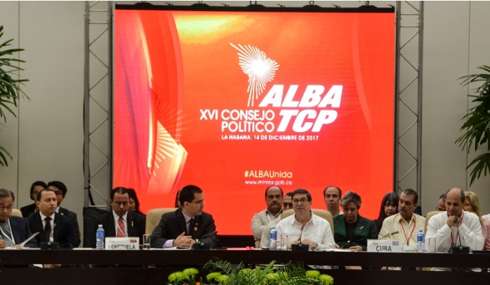 Bruno Rodríguez Parrilla (D), Ministro de Relaciones Exteriores de Cuba, durante su intervención en la inauguración del XVI Consejo Político de la Alianza Bolivariana para los Pueblos de Nuestra América-Tratado de Comercio de los Pueblos (ALBA-TCP), en el salón de Protocolo El Laguito, en La Habana, el 14 de diciembre de 2017.Foto:Marcelino Vázquez Hernández/ACN