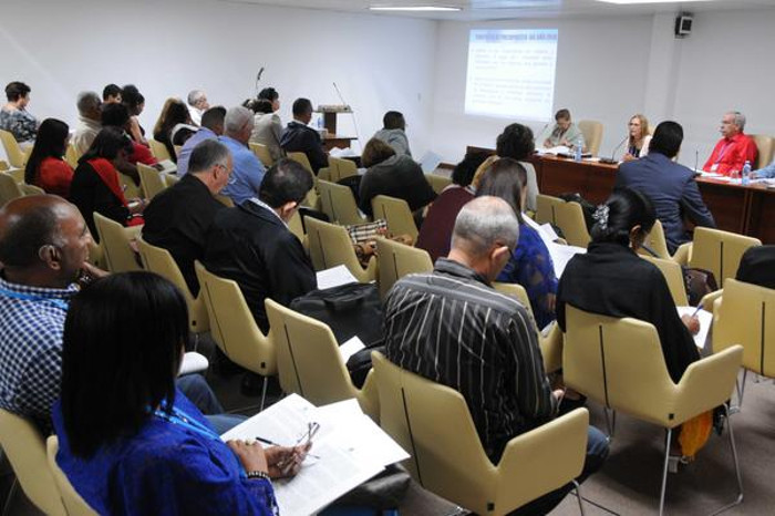 Debates en la comisión de Salud y Deporte. Foto: Omara García Mederos/ ACN Provechosas jornadas en comisiones del Parlamento