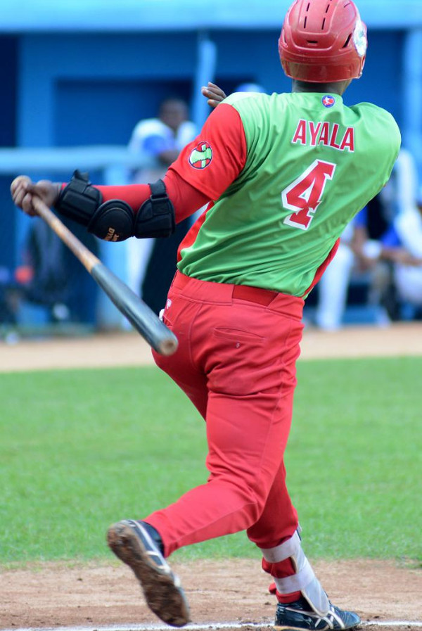 Alexander Ayala volvió a distinguirse como el mejor atleta de la provincia en deportes colectivos. Foto: Tomada de www.granma.cu Premian a los mejores atletas de Camagüey en el 2018 (+Listado)