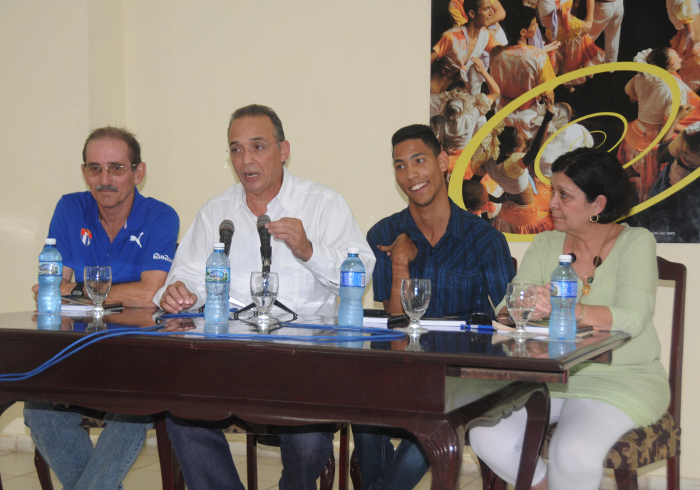 Photo: Orlando Durán Hernández/ Adelante Antonio Guerrero Presents His Book on Chess