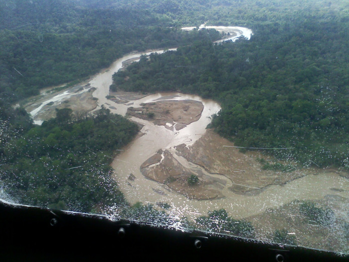 Desde el aire se observaban los ríos crecidos.