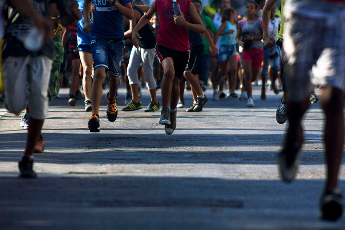 En Camagüey, la Carrera Terry Fox se distingue por la masiva concurrencia de público, en particular de niños.Foto: Tomada de cubahora.cu Carrera Terry Fox: a las calles por la vida
