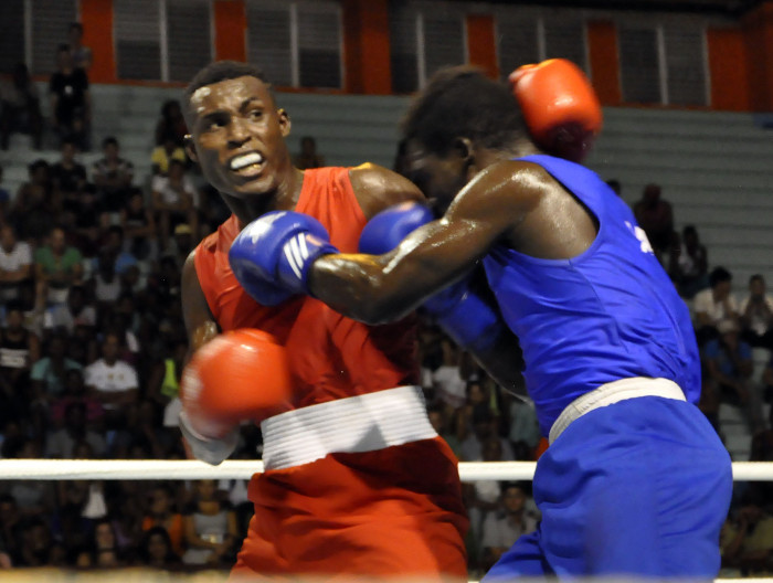 El camagüeyano triple monarca mundial y oro olímpico Julio César La Cruz (81) se las verá ante Albert Ramírez, un viejo conocido al que ya ha derrotado en varias ocasiones. Foto: Otilio Rivero Delgado