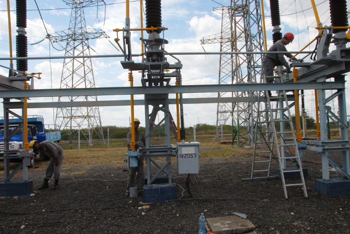 Foto: Otilio Rivero Delgado/ Adelante/ Archivo Para los eléctricos Irma fue otra prueba de fuego