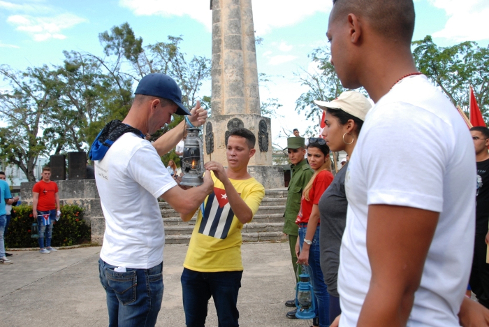 Fotos: Otilio Rivero Delgado/ Adelante Camagüey se ilumina todo con la Llama Martiana