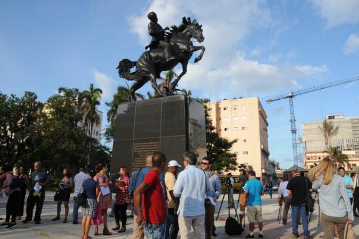 Prensa convocada para una conferencia en el Parque Plaza 13 de Marzo, donde será emplazada una réplica de la estatua ecuestre del Héroe Nacional cubano José Martí, obra de la artista estadounidense Anna Hyatt Huntington.  Foto: Omara García Mederos ACN Inaugurarán estatua ecuestre de José Martí