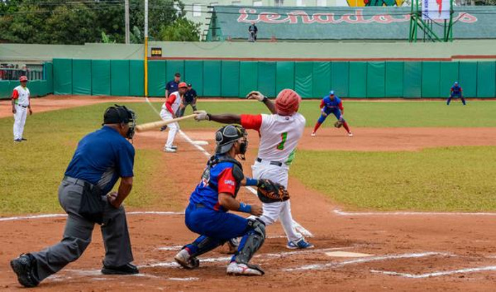 Photo: Yaciel Peña de la Peña/ ACN Las Tunas takes 2-0 lead in Cuban baseball final playoff