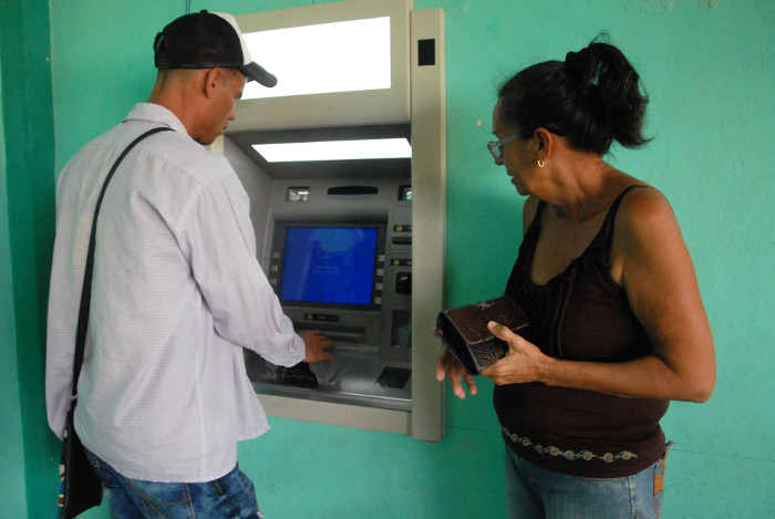 Amplían servicios bancarios en Camagüey