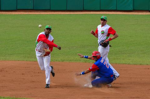 Ayala obtuvo la plata con los Leñadores de Las Tunas. Foto: Leandro Pérez Pérez/Adelante/Archivo