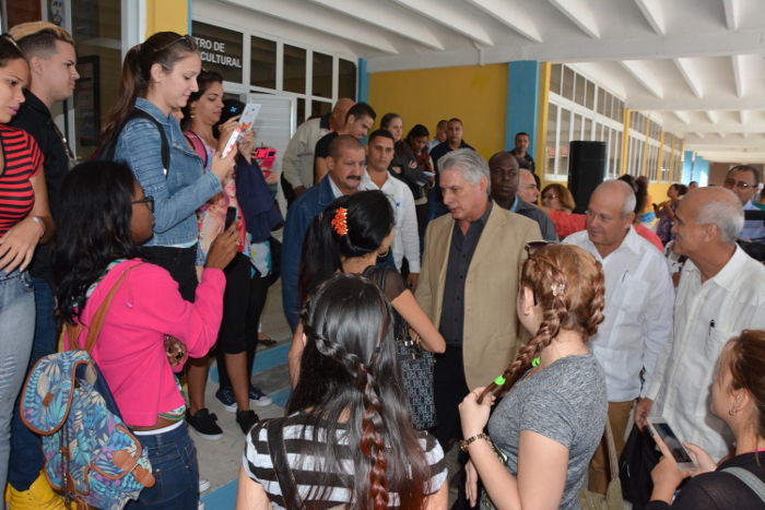 Recorre Miguel Díaz Canel Universidad de Camagüey