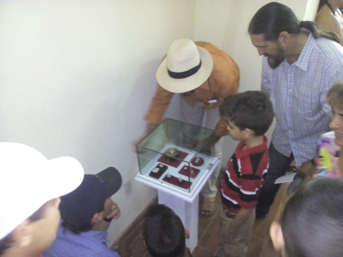 Miniaturas del escultor Juan Carlos Fernández Jiménez. Foto: Del Autor En Camagüey exhiben Vestigios del arte sano