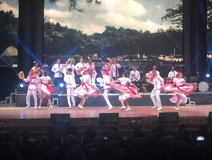 Fotos: Del autor Maraguán abrió gala de apertura en Universidad 2018