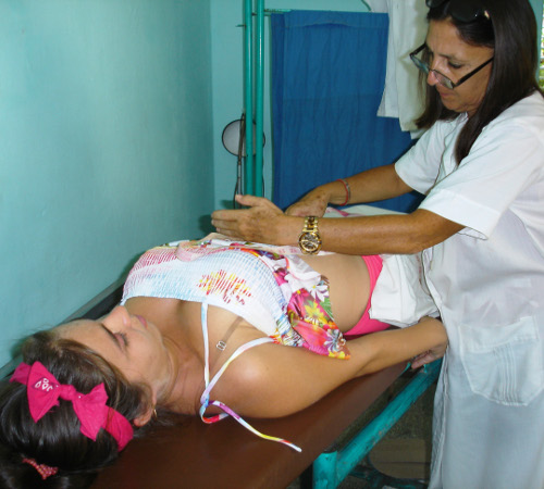  Por perfeccionar el Programa Materno Infantil en Camagüey