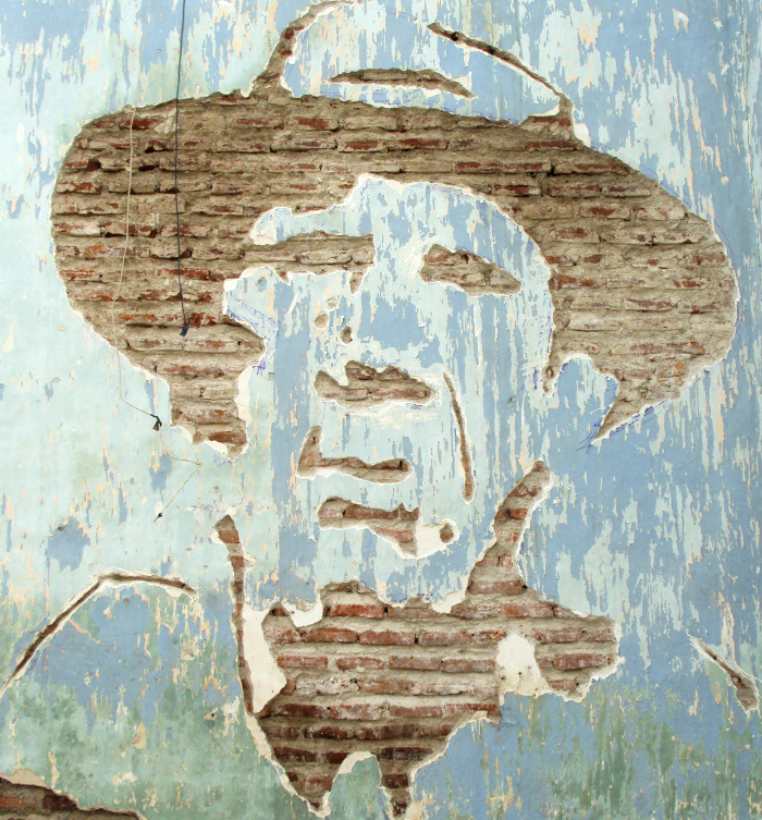 El rostro de Fidelio Ponce cincelado en una pared de la calle Luaces formó parte de la serie "Con lo que se construye un pueblo", que le valió al floridano Alexander Hernández Alonso, el premio único del XXII Salón de la Ciudad. Foto: Cortesía de Alexander Hernández Un señor decadente llamado Fidelio