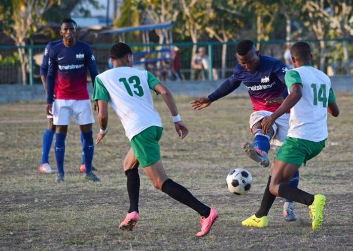 Fotos: Rodolfo Blanco Cué/ ACN Nacional de Fútbol: Camagüey vence a la tercera