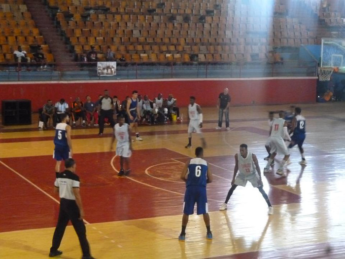 Tigres buscan la cima de la Liga Superior