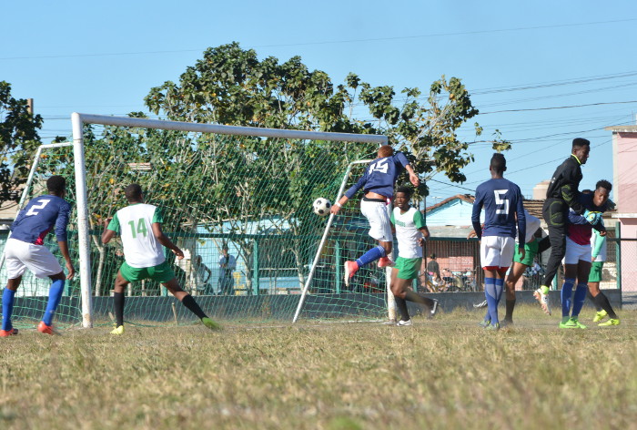 Liga Nacional de Fútbol: Miuras en peligro