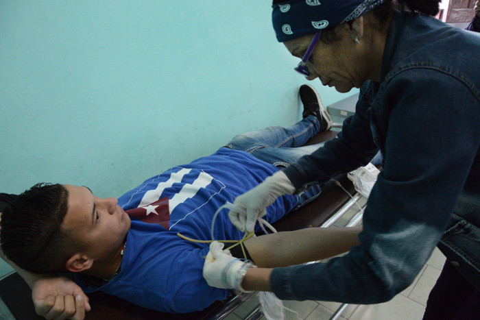 Jóvenes donan su sangre por Cuba