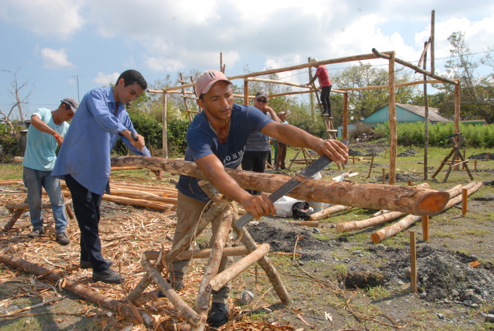 Foto: Otilio Rivero Delgado/ Adelante/ Archivo Trabajo voluntario para celebrar con los trabajadores