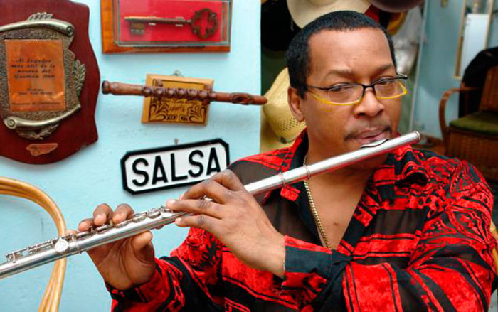 Foto: Tomada de vanguardia.cu José Luis Cortés “El Tosco” de gira por Cuba