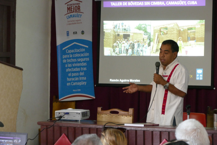 Photo: taken from www.cadenagramonte.cu Mexican architect gives in Camagüey techniques workshop on covers (+Video)