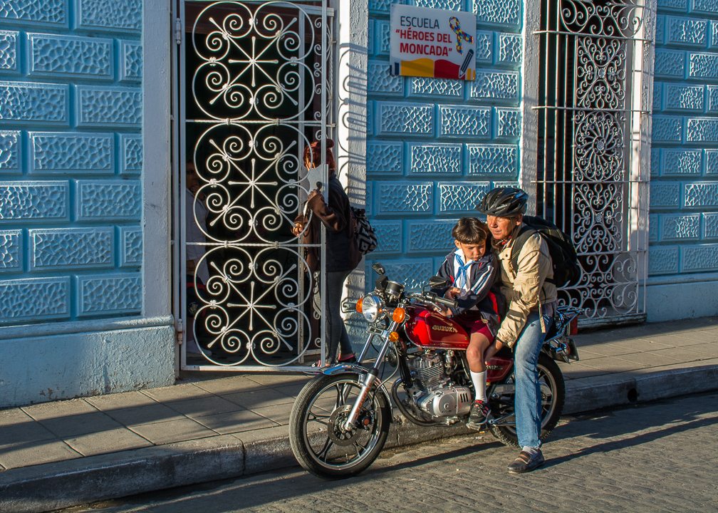 En la puerta de la escuela la bienvenida es fundamental.