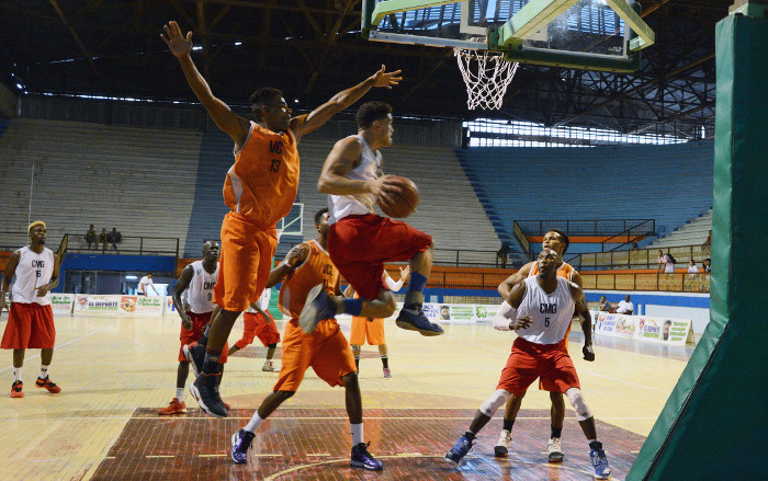 Foto: Otilio Rivero Delgado/ Adelante Vence Camagüey a Villa Clara y empareja semifinal de Liga Superior de Baloncesto