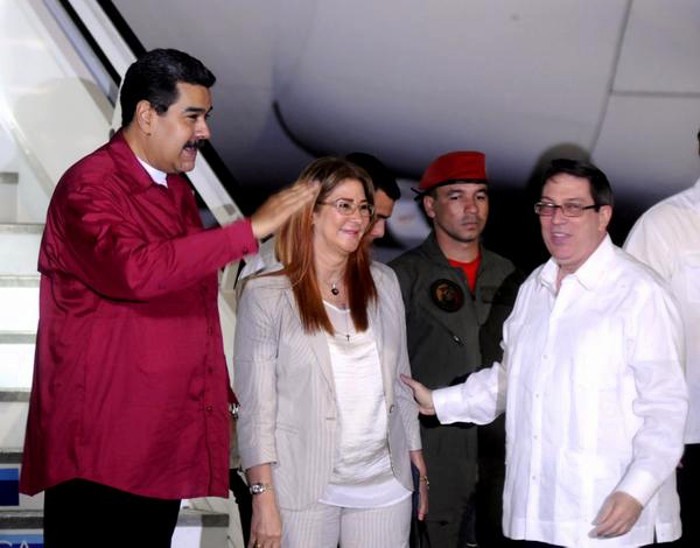 Nicolás Maduro Moros, presidente de la República Bolivariana de Venezuela, es recibido por Bruno Rodríguez Parrilla, ministro cubano de Relaciones Exteriores. Foto: Oriol de la Cruz Atencio/ ACN En Cuba el presidente Maduro para encuentro con Díaz-Canel