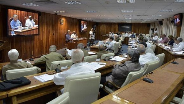 El máximo órgano ejecutivo y administrativo del país abordó además la situación de las cuentas por cobrar y pagar, entre otros asuntos. Foto: Prensa Latina Temas económicos y sociales abordó el Consejo de Ministros de Cuba
