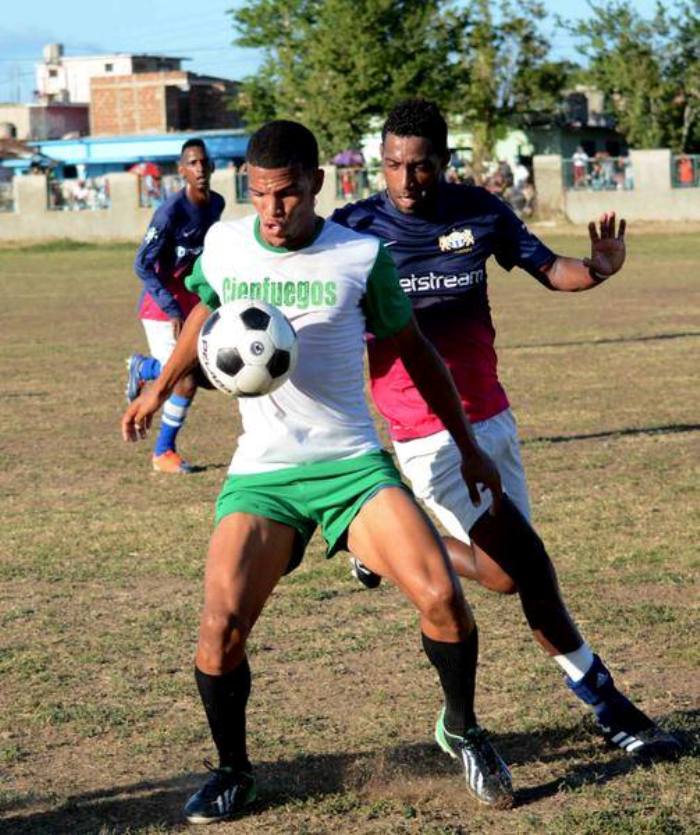 Mederos hizo daño a la defensa camagüeyana en la etapa anterior. Ahora, como refuerzo, pretende aportar mucho a nuestra causa. Foto: Rodolfo Blanco Cué/ACN/Archivo