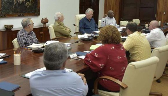 Foto: Tomada de granma.cu Examina Díaz-Canel programas fundamentales para el desarrollo de la nación