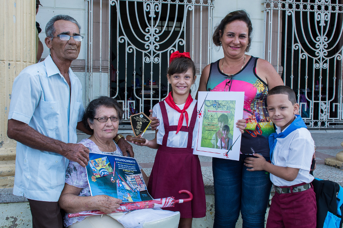 Fotos: Leandro Pérez Pérez/Adelante Entre colores y papeles, pintando a Cuba