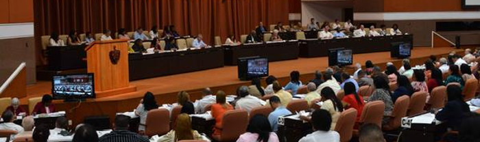 Encabezan Raúl y Díaz-Canel sesión extraordinaria del Parlamento
