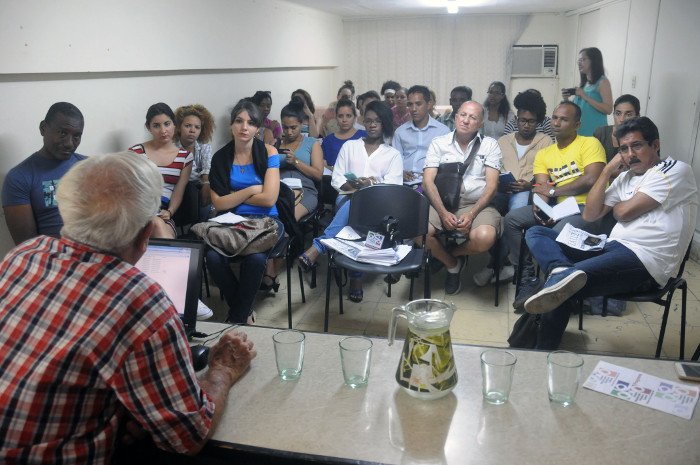 Coloquio para fortalecer el pensamiento cultural