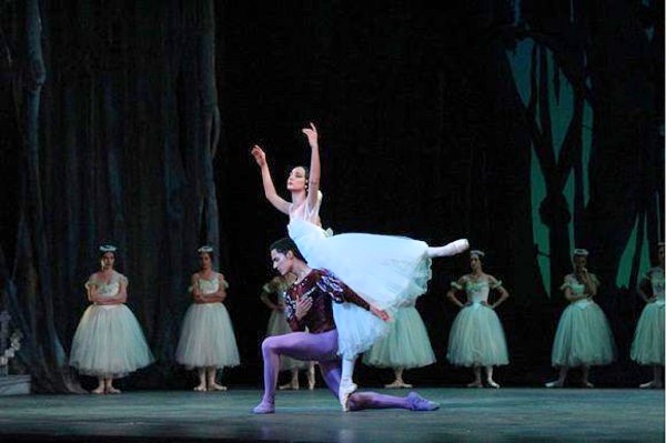Viengsay Valdés y Dani Hernández, protagonistas en la presentación de “Giselle”. Foto: Prensa Latina. Concluye en EE.UU. gran celebración de la cultura cubana