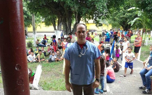 En Guatemala existen más de 400 cooperantes de salud entre médicos, enfermeras y personal de apoyo. Fotos: Tomadas de cubadebate.cu Médicos cubanos contra el Volcán de fuego