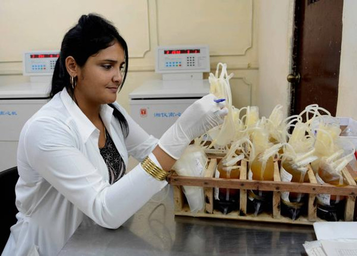Durante la jornada por el Día Mundial del Donante de Sangre, se reconoce a cientos de personas que con su gesto de humanismo salvan vidas en Camagüey. Foto: Rodolfo Blanco Cué/ ACN Vocación con doble compromiso de Tamara