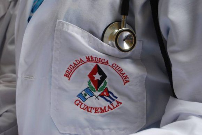 Foto: Tomada de www.radiociudadhabana.icrt.cu Crece asistencia médica cubana a afectados por volcán en Guatemala