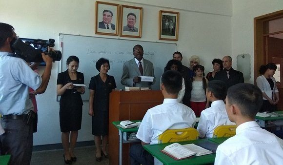 Foto: Tomada de cubadebate.cu Universidad de Corea del Norte recibe libros firmados por Fidel Castro