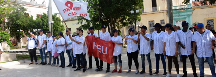 Abanderan delegación camagüeyana al Congreso de la FEU